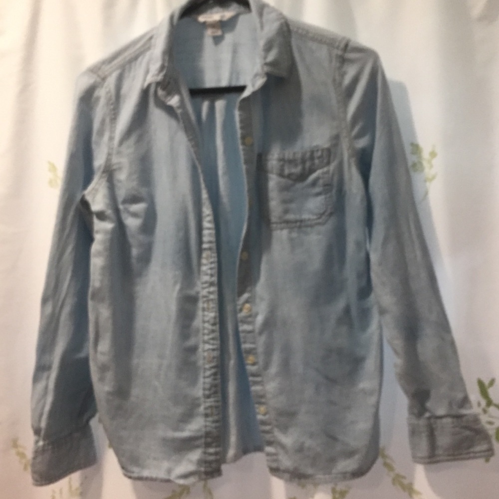 Simple button up
